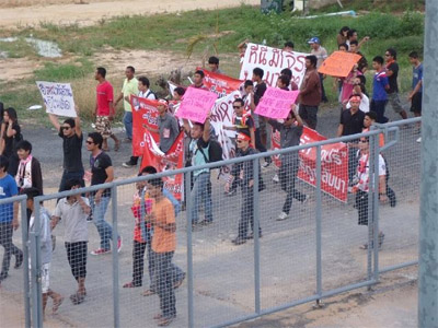 protesting Sisaket fans