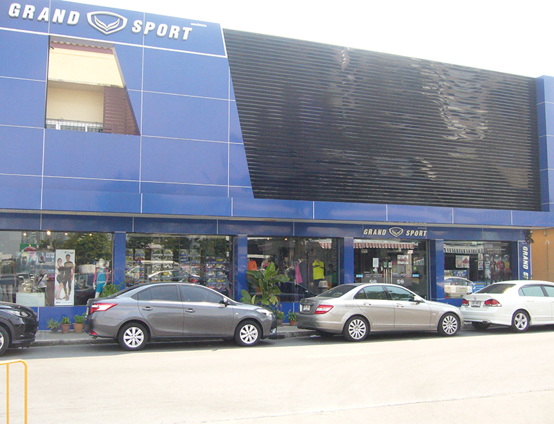 Der Grand Sport Shop gleich hinter dem alten Nationalstadion Grand Sport Shop
