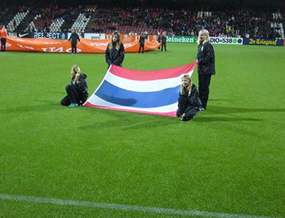 Flagge zeigen heist es für die Thailänderinnen gegen die Elfenbeinküste Thai Flagge